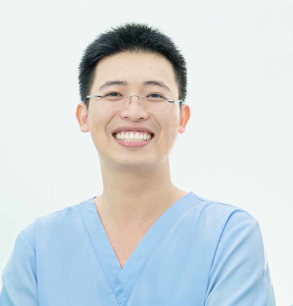 BS. BÙI MINH KHÁNH tại phòng khám